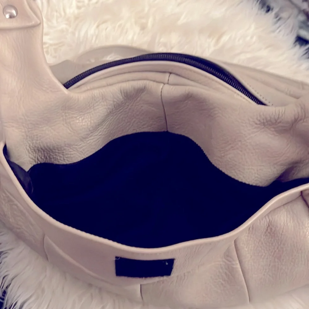 Cream Vintage Leather Hobo Bag. Medium Size Rare Vintage